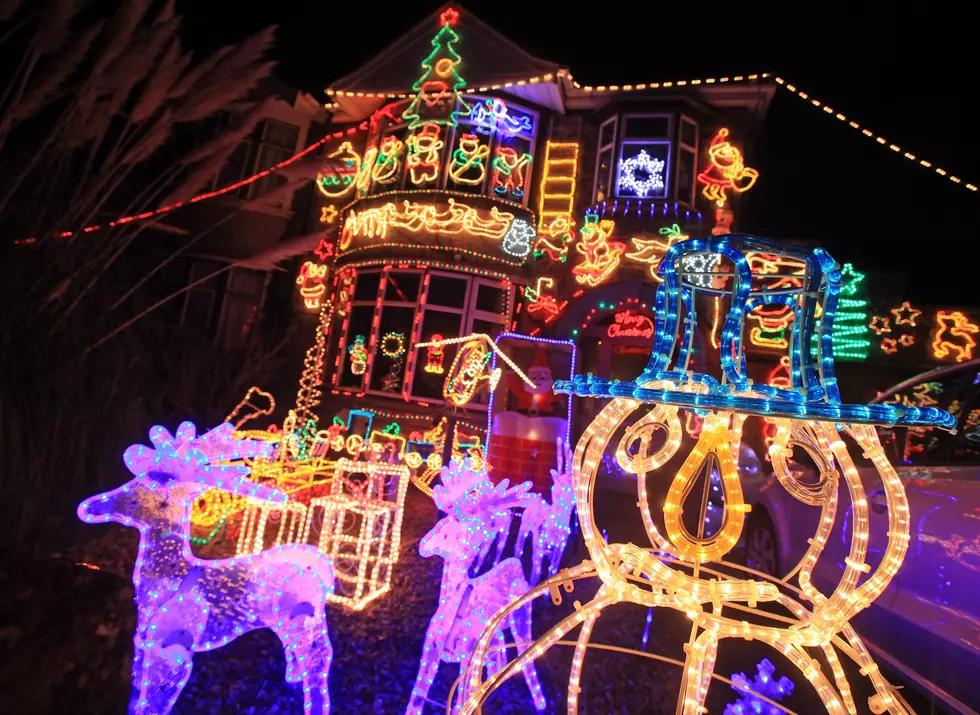 Light Up the Tri-States in 2023— Show Us Your Brightest and Most Beautiful Holiday Displays in Dubuque!